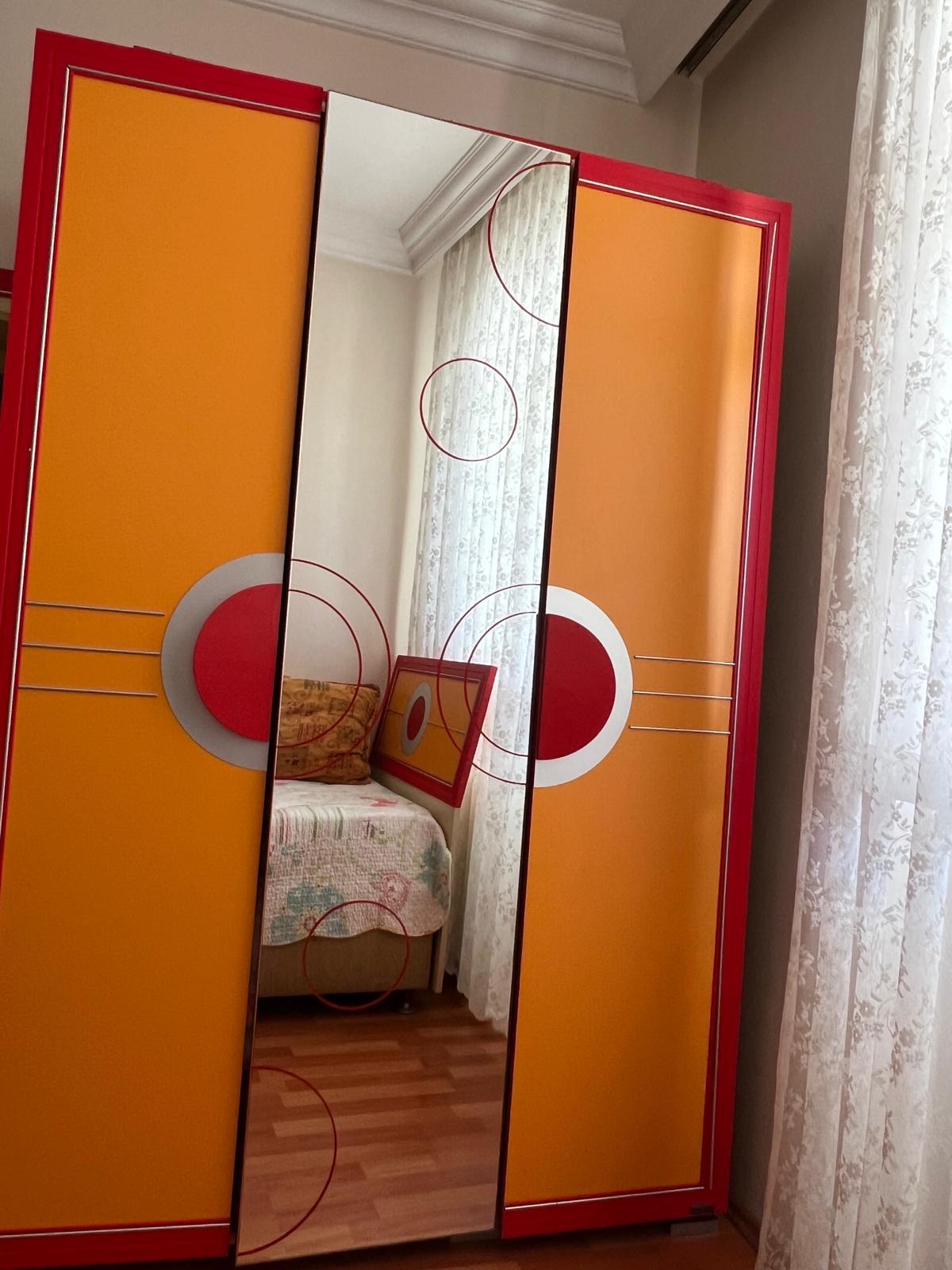 3 kapılı sürgülü spot yatak odası dolabı