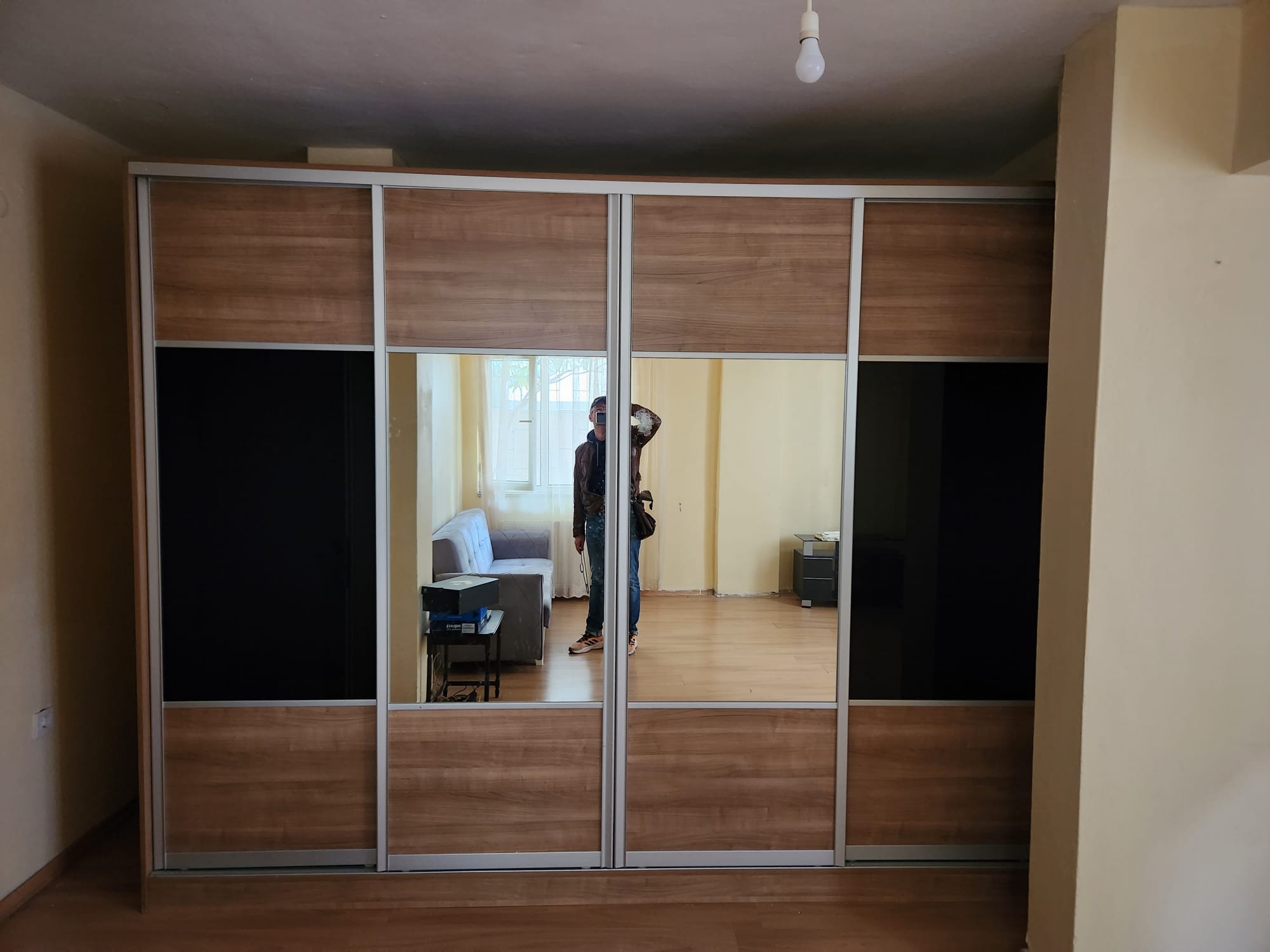 4 kapılı aynalı sürgülü yatak odası dolabı