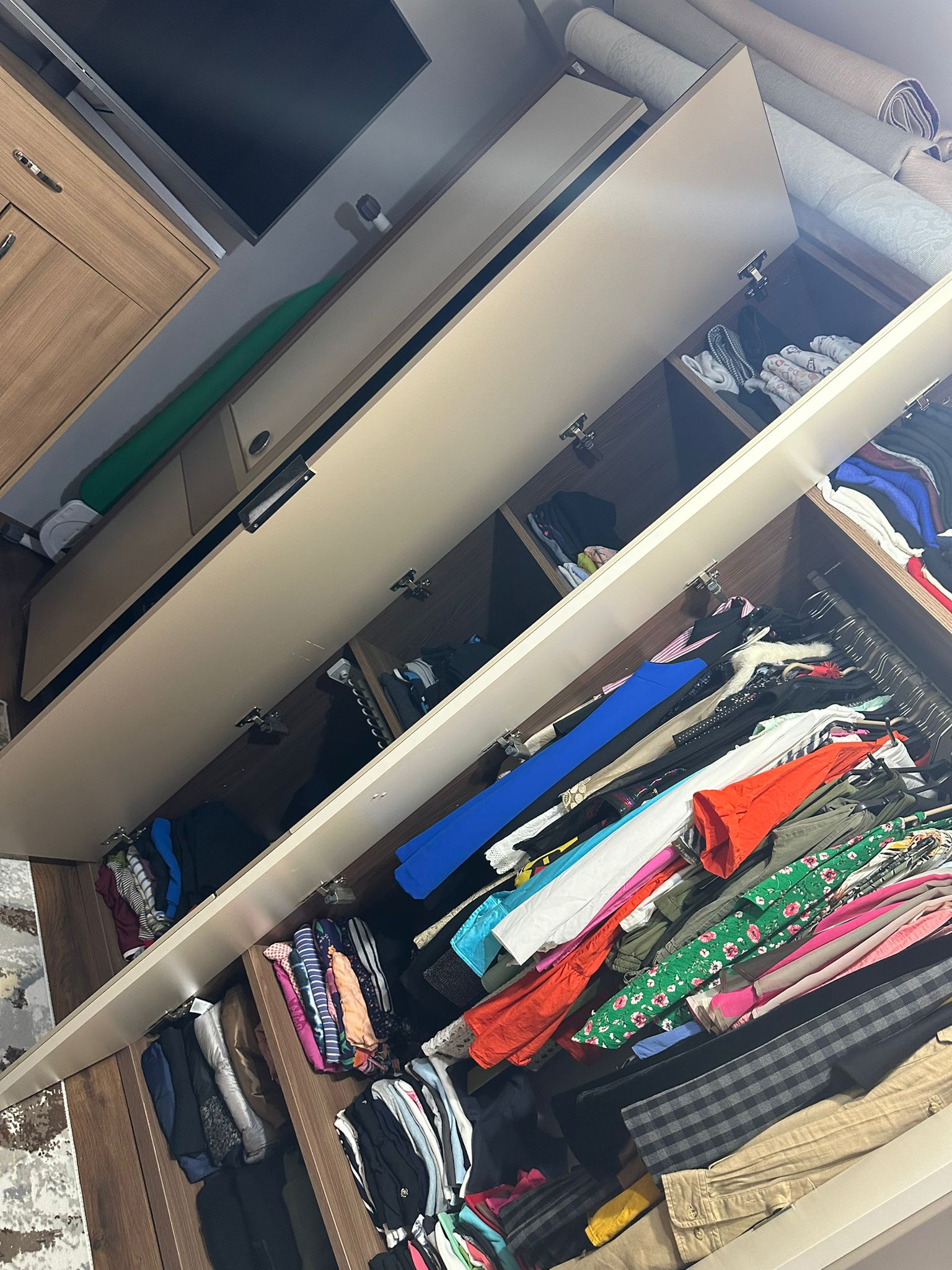 6 KAPILI SPOT YATAK ODASI DOLABI