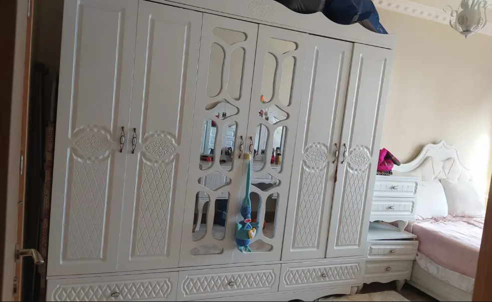 BEYAZ RENK YATAK ODASI DOLABI