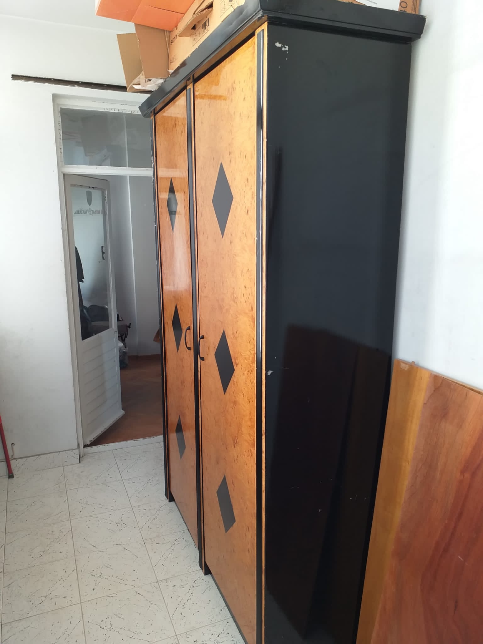 KLASİK RETRO YATAK ODASI DOLABI