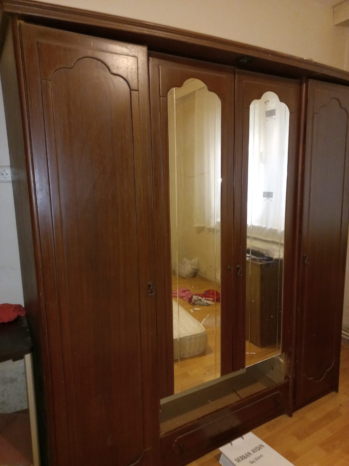 orta klasik yatak odası dolabı